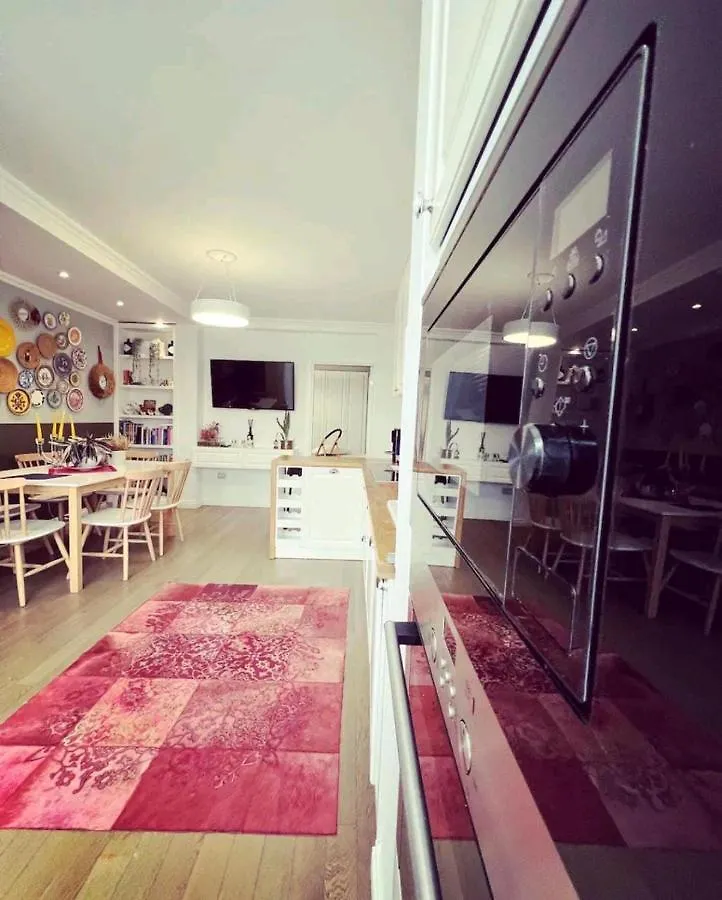 Cozy & Stylish Apartment Tirana
