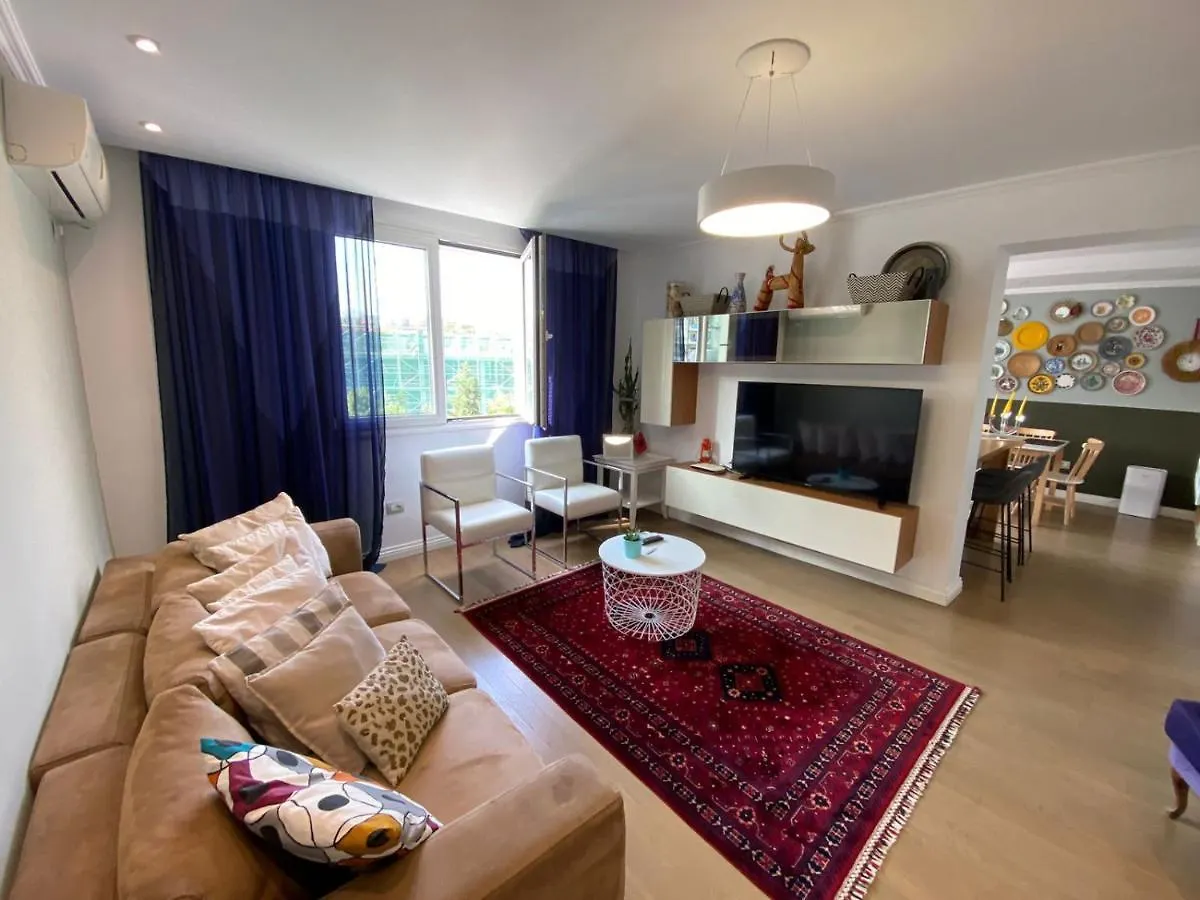 Cozy & Stylish Apartment contacts